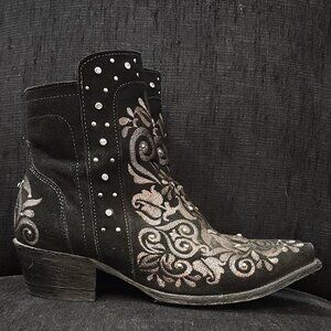 Joe Boots by Arles Black Embroidered Heeled Ankle Boots - Woman's Size 8.5